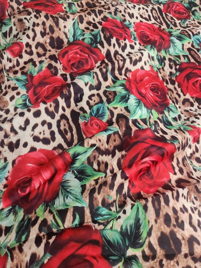 Matase Satinata Animal Print cu Trandafiri Nr.B26